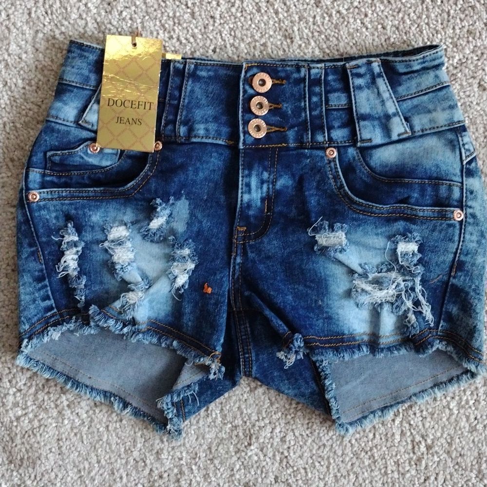 Docefit size 28 distressed denim shorts